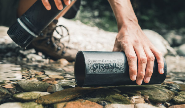 アウターボトルに水を汲む写真（CVTBK）